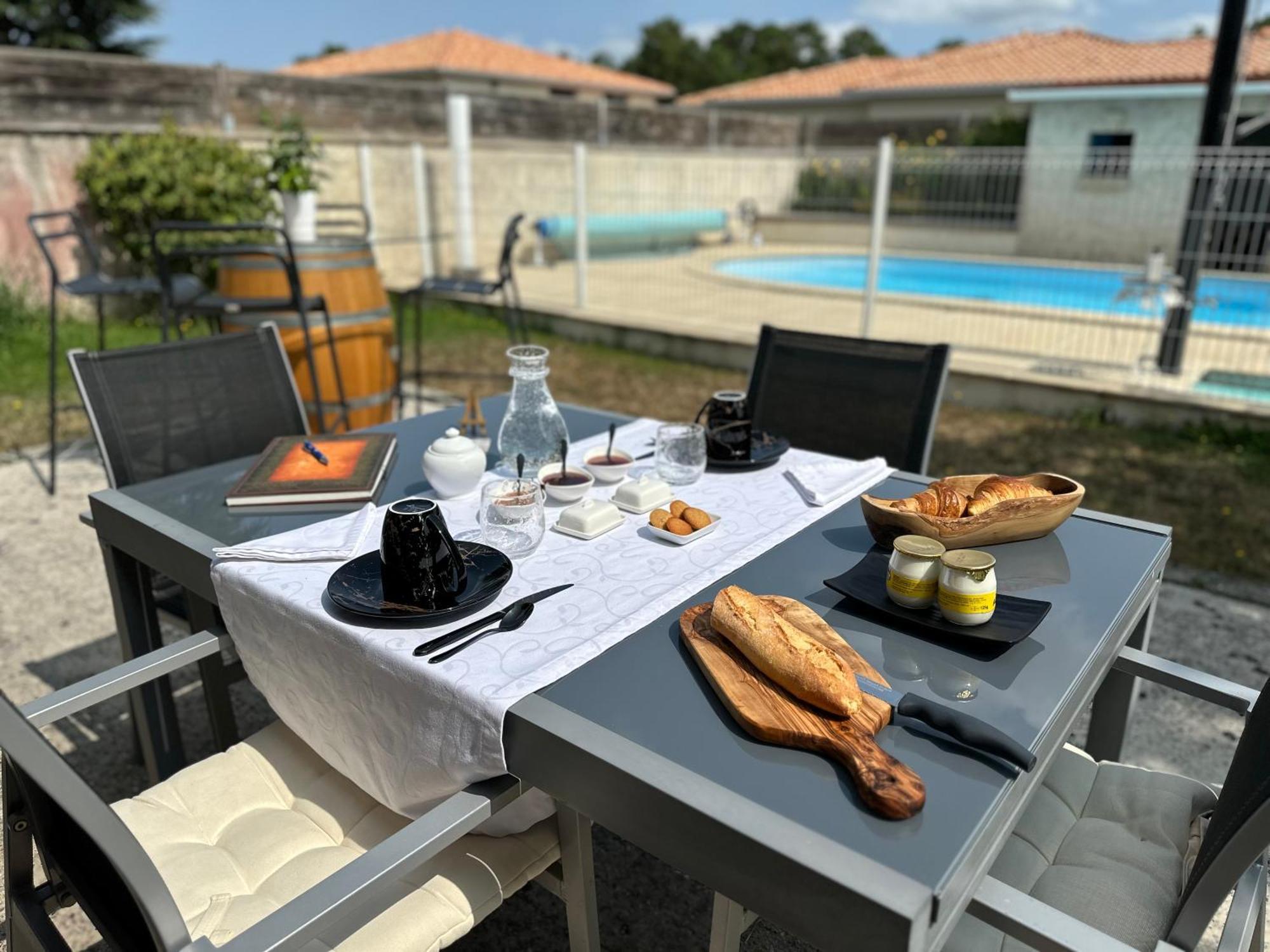 Le Mas Des Anges Soussans Bagian luar foto