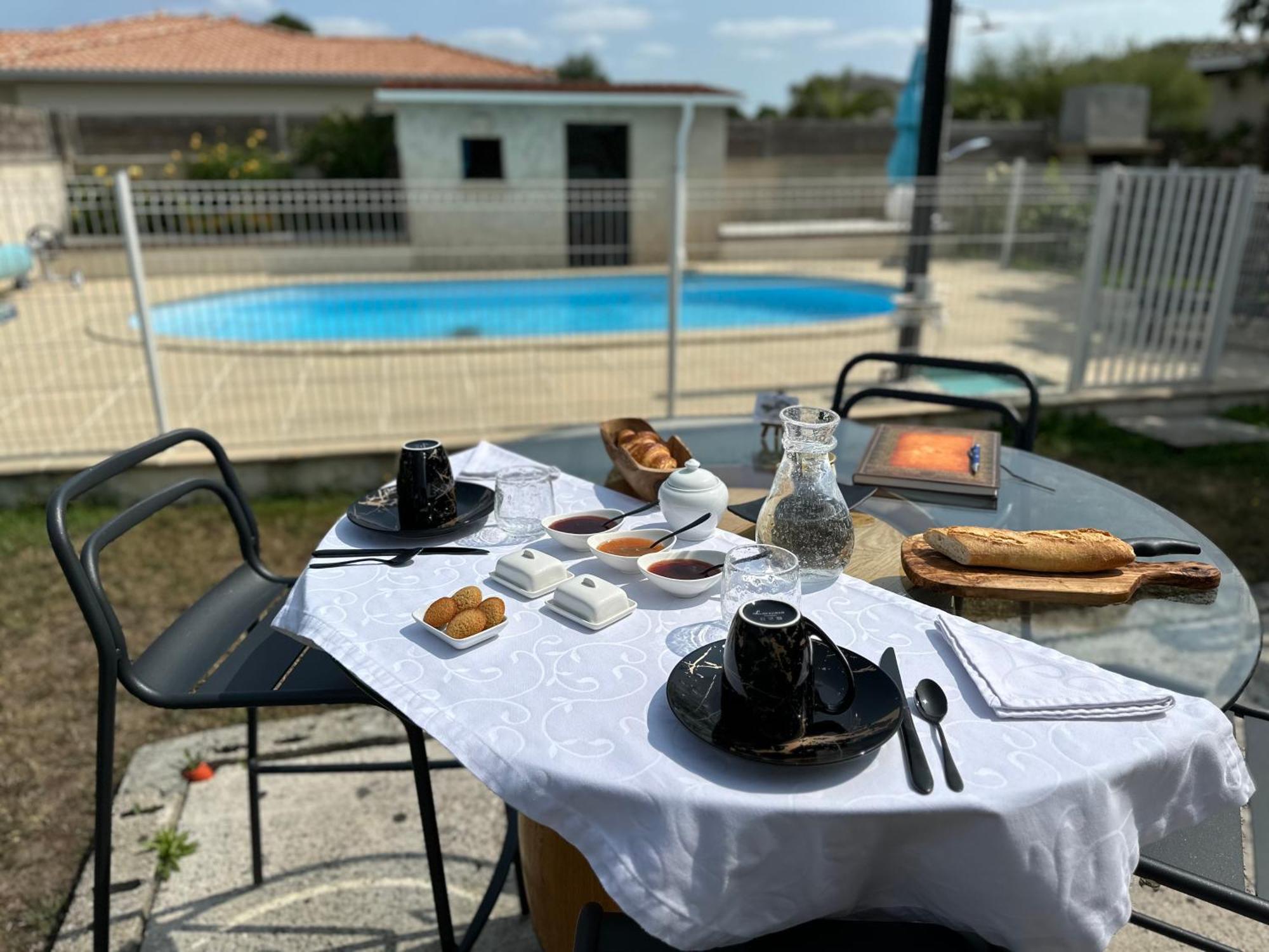 Le Mas Des Anges Soussans Bagian luar foto